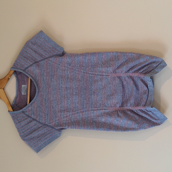 Athleta Tops - Athleta Fast Tee Top S#983015 Size XS